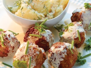 Köttbullar - boulettes de viande hachée et salade de pommes de terre au céleri