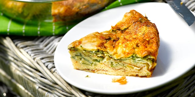 Frittata met prosciutto, rucola en Parmezaanse kaas