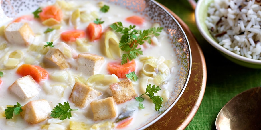 Waterzooi au tofu et aux petits légumes avec riz sauvage