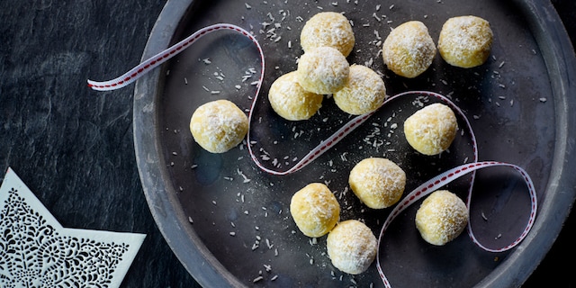Truffels met witte chocolade en kokos