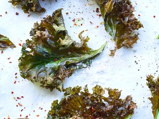 Chips van boerenkool en kruiden