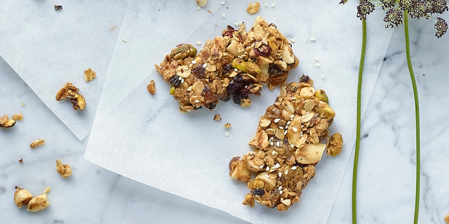 Sesamrepen met rozijnen en cranberries