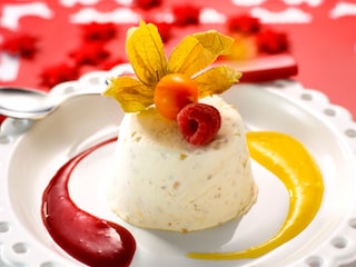 Praliné semifreddo met duo van coulis