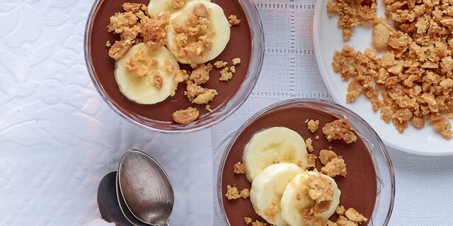 Panna cotta van chocolade met banaan