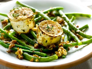 Warme salade van sperziebonen met geitenkaas