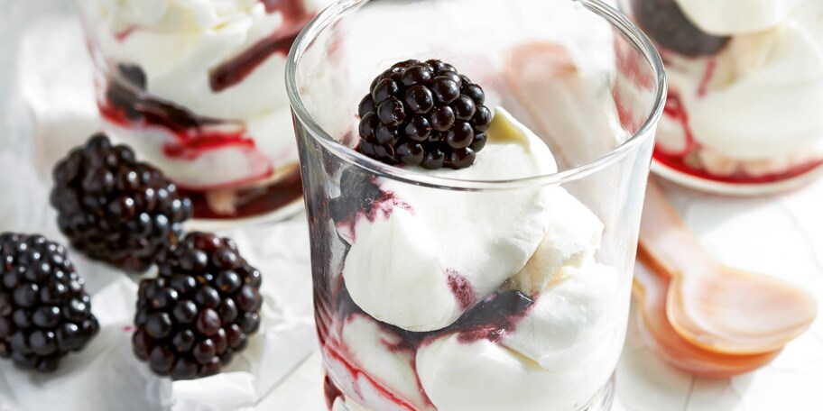 Eton mess met braambessen