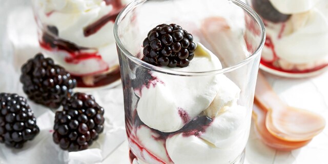 Eton mess met braambessen