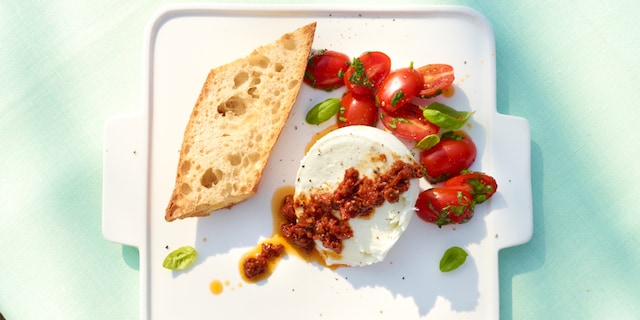 Salade de tomates à la mozzarella de bufflone