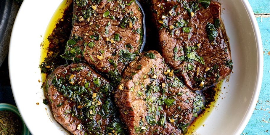 In balsamicoazijn gemarineerde rumsteaks