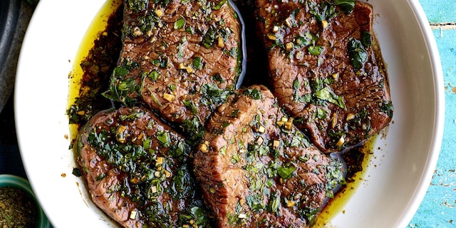 In balsamicoazijn gemarineerde rumsteaks