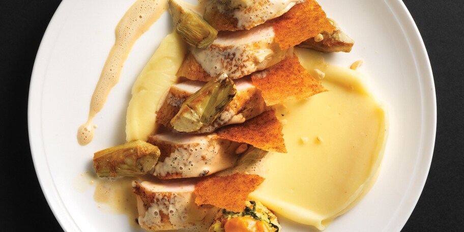 Coucou de Malines aux artichauts, chou vert et bricks croustillants