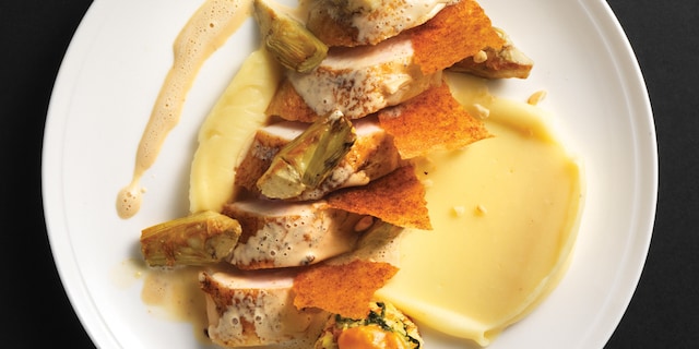 Coucou de Malines aux artichauts, chou vert et bricks croustillants