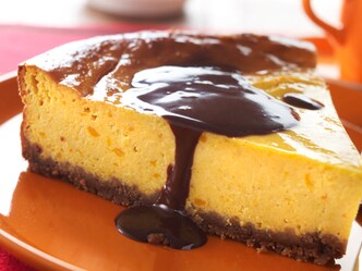 Cheesecake met kastanjepompoen, speculoos en chocoladesaus