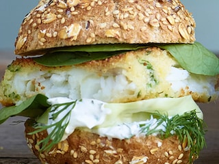 Burger de poisson scandinave