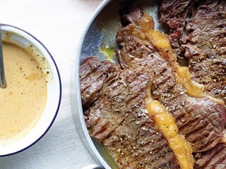 Rund met mosterdsaus