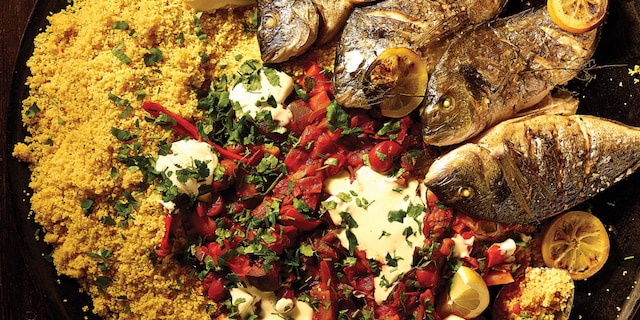 Couscous à la dorade rôtie, ratatouille, crème épaisse et coriandre