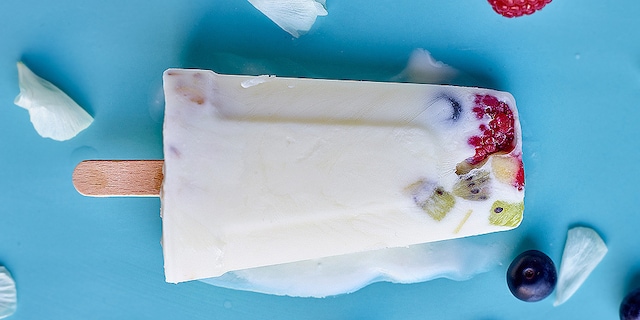 Glaces au yaourt ou fromage frais, avoine et fruits frais