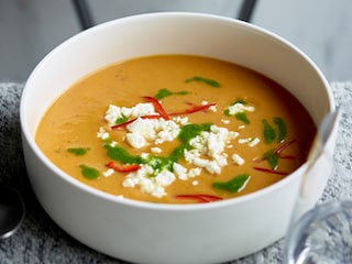 Soupe de patates douces à la feta et à l'huile de cresson