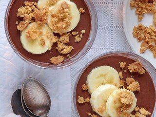 Panna cotta van chocolade met banaan