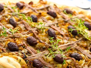 Uienpizza uit Nice