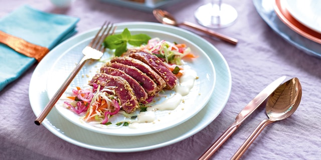 Angus beef tatakistijl, knapperige salade met munt