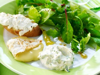 Salade aux trois fromages