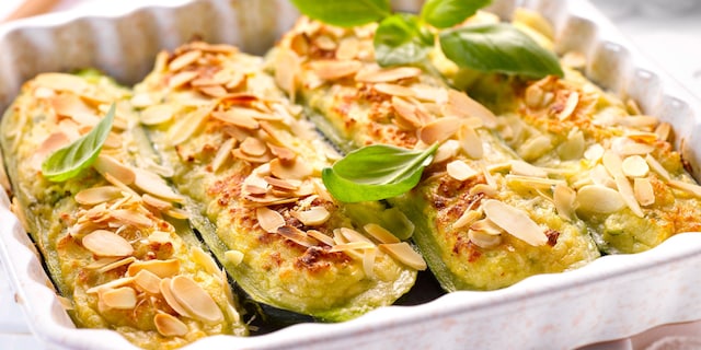 Courgettes gevuld met amandelen en Parmezaanse kaas