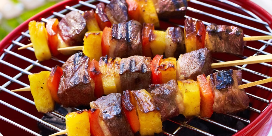 Brochettes van eend en ananas
