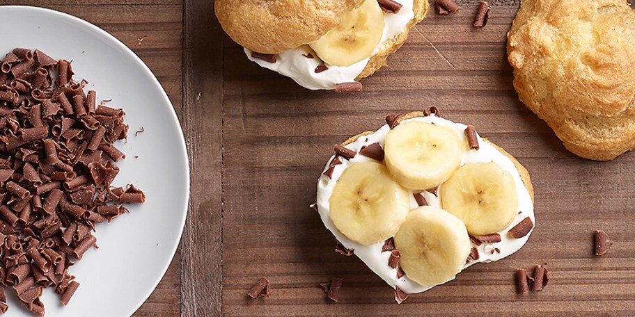 Choux à la crème et aux bananes