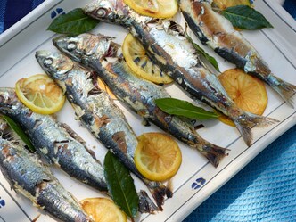 Gegrilde sardines met laurier en citroen