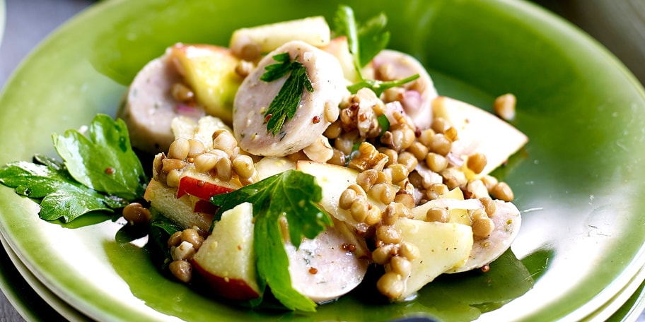 Salade van linzen met witte pensen, appels en noten