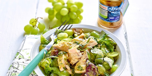 Salade met tonijn, druiven en dragon-mosterddressing