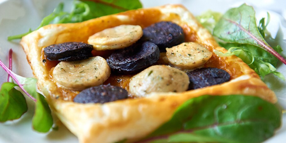 Taartjes met duo van pensen en mangochutney
