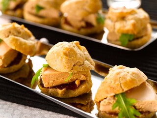 Petits choux épicés au foie gras