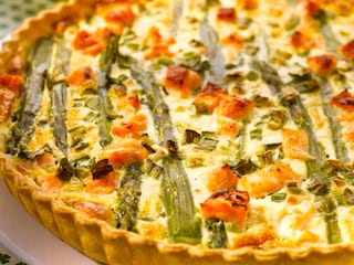 Quiche met asperges en verse zalm