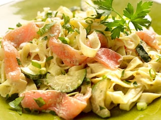 Tagliatelle met courgettes en gerookte zalm