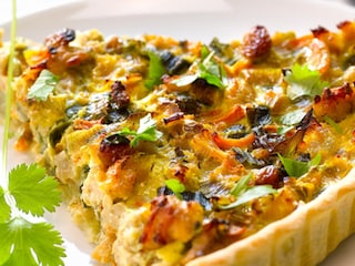 Indische quiche met kip en juliennegroenten