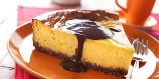 Cheesecake met kastanjepompoen, speculoos en chocoladesaus