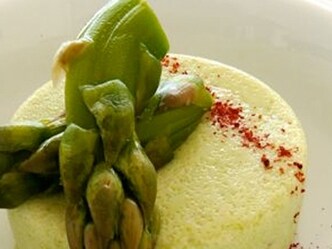 Bavarois van groene asperges met mierikswortel