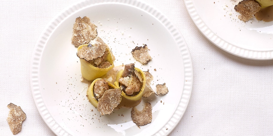 Lasagne met bospaddenstoelen, kalfszwezeriken en truffel