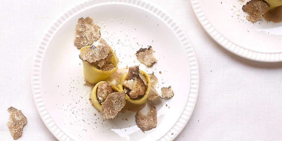 Lasagne met bospaddenstoelen, kalfszwezeriken en truffel