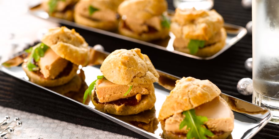 Petits choux épicés au foie gras