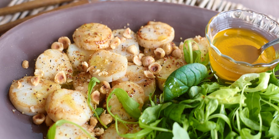 Sint-jakobssalade met hazelnoten