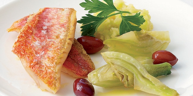 Op vel gebakken roodbaarsfilets met venkelcompote