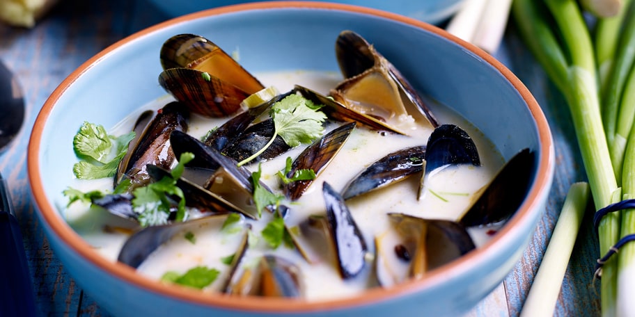 Soupe de moules au lait de coco, gingembre et citron vert