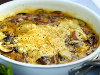 Omelet met trio van champignons, rode ui en belegen gouda