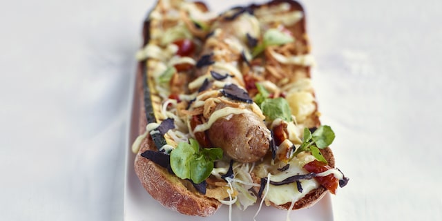 Hot dog deluxe met Comtékaas