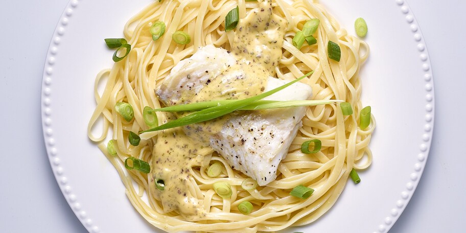 Gebakken skrei met mousseline van algen en linguini