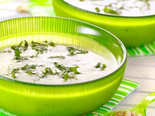 Velouté glacé aux courgettes, yaourt et menthe