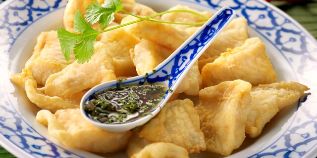 Gefrituurde vis met pittige saus